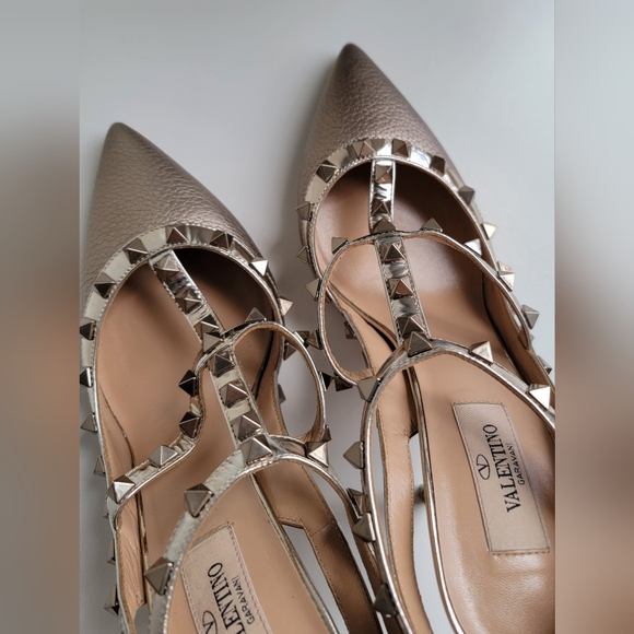 Valentino Garavani Rockstud Strapped Pumps - Picture 6 of 13